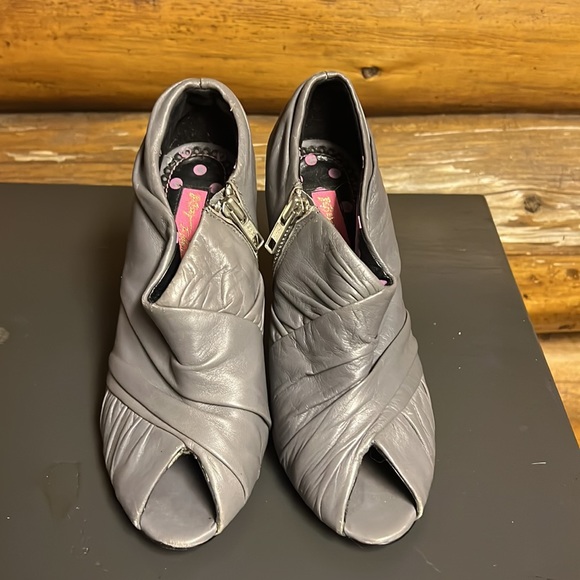 vintage Betsy Johnson High Heel Grey Booties - Picture 2 of 9